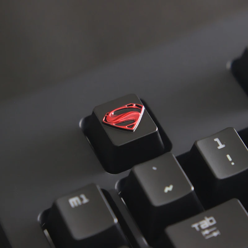 

1 pcs Detective Comics Zinc-aluminum key cap mechanical keyboard keycaps for personalization, for Superman and Bruce Wayne