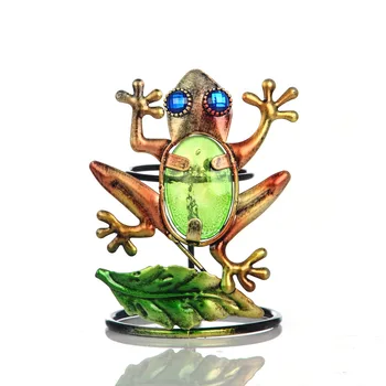 

Retro Europe Wrought Iron Candelabra Figurine Creative Simple Frog Modeling Classic Candlestick Decoration Wedding Birthday Gift