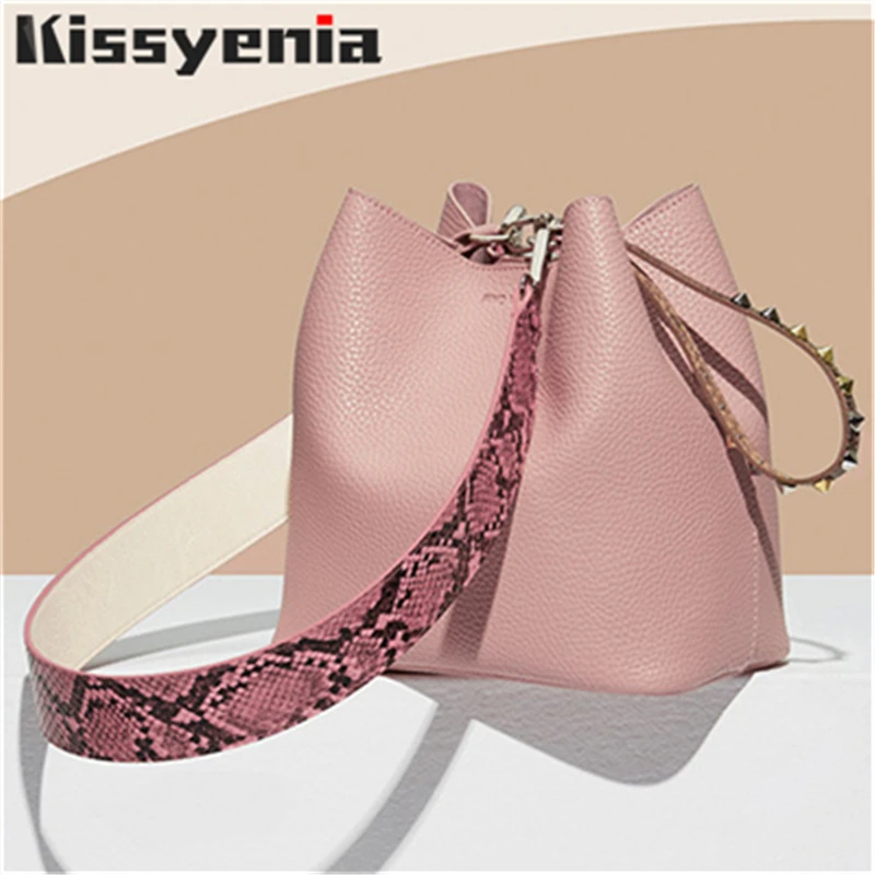 Kissyenia النساء دلو الحقائب الفاخرة العلامة التجارية الكورية إيجاد بو الجلود حقيبة كتف موضة اللون خياطة حقيبة ساع KS1233 Kissyenia النساء دلو الحقائب الفاخرة العلامة التجارية الكورية إيجاد بو الجلود حقيبة كتف موضة اللون خياطة حقيبة ساع KS1233