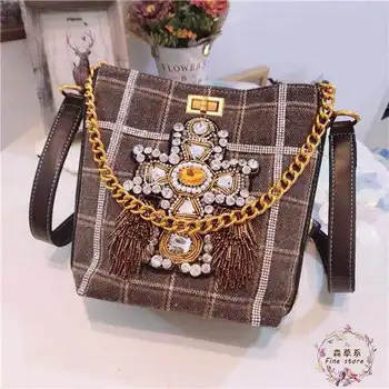 Spring New Chaohuan edition water drill string beads Baitao oblique spanning bag lattice retro one-shoulder bucket ladies b
Spring New Chaohuan edition water drill string beads Baitao oblique spanning bag lattice retro one-shoulder bucket ladies b