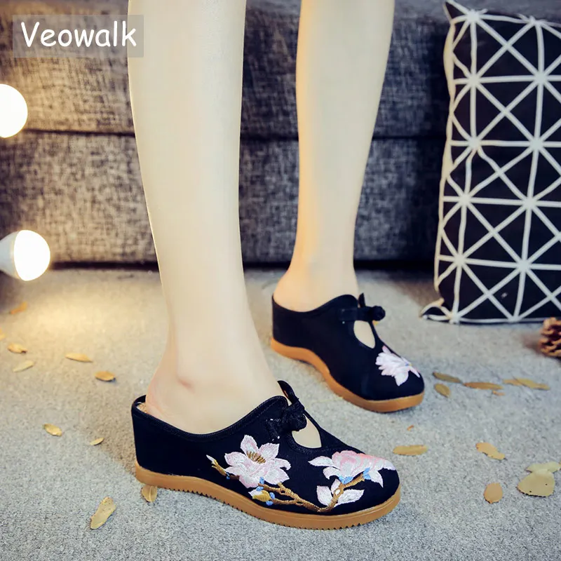 Veowalk Flower Embroidered Women Canvas Mules Wedge Slippers Slip on Close Toe Elegant Ladies
