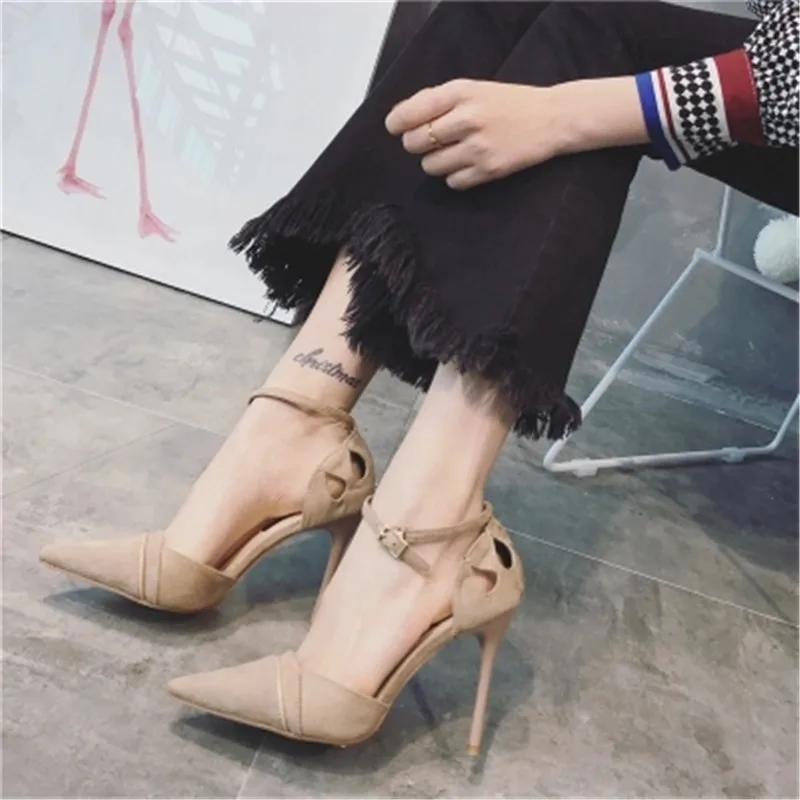 

2018 new European and American pointed fine with high heels beige single shoes