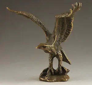 

Chinese Old Superb Chinese Collectable Handmade Old Carving Vivid Bronze Statue Eagle decoration bronze factory outlets