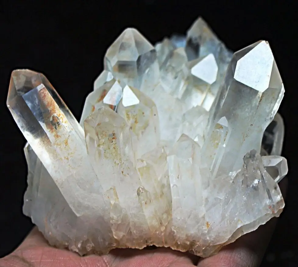 прозрачный кристалл.