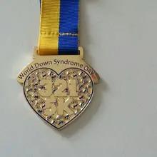 Изготовленная на заказ железная мягкая эмаль с блестками, медаль с лентой