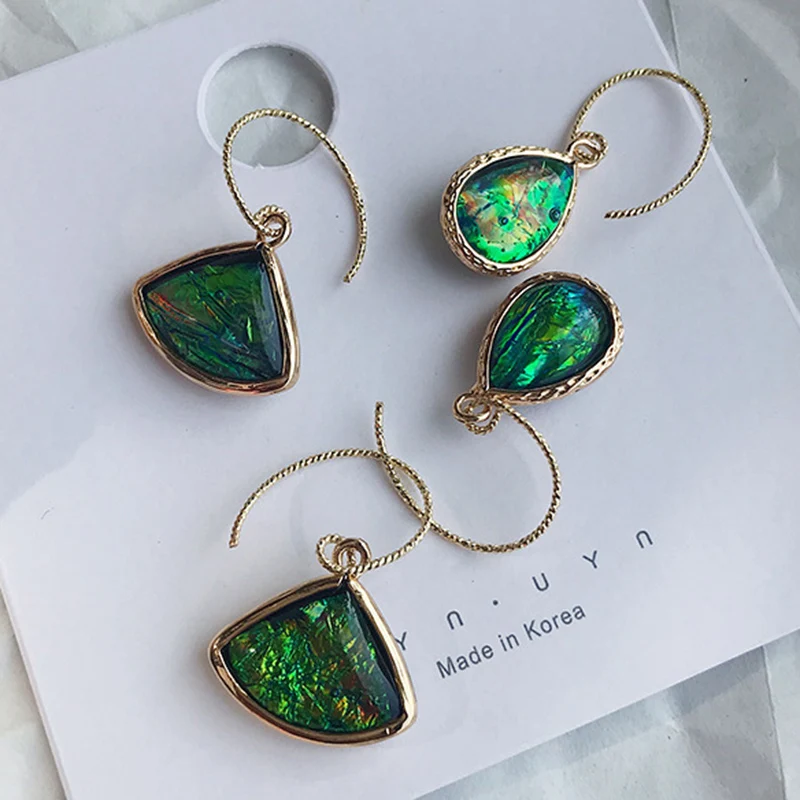 

2019 New Ladies Green Transparent Abalone Shell Charm Vintage Gold Hook Earrings For Women Ladies Statement Earring For Party