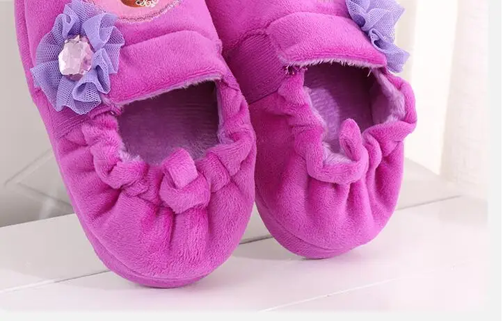Плюшевые тапочки для девочек в стиле принцессы Софии; Детские Зимние теплые фиолетовые тапочки с мягкой закрытой пяткой; Детская домашняя обувь с героями мультфильмов