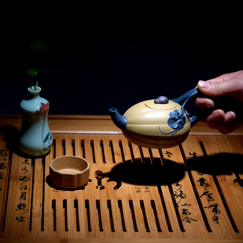 

Yixing ore the whole hand-made tea pot sets / two-color section of a grain of pearl dragon egg plum pot