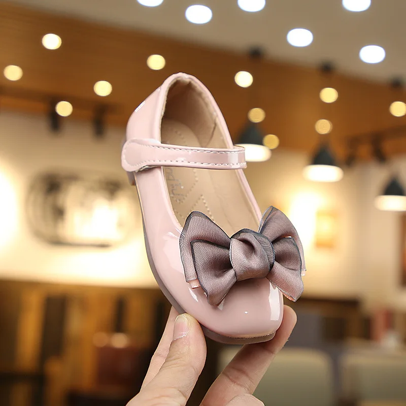 Новая модная обувь принцессы с бантом для девочек 1-5 лет, повседневная обувь для маленьких девочек, нескользящая обувь для вечеринок, мягкая обувь для первых прогулок
