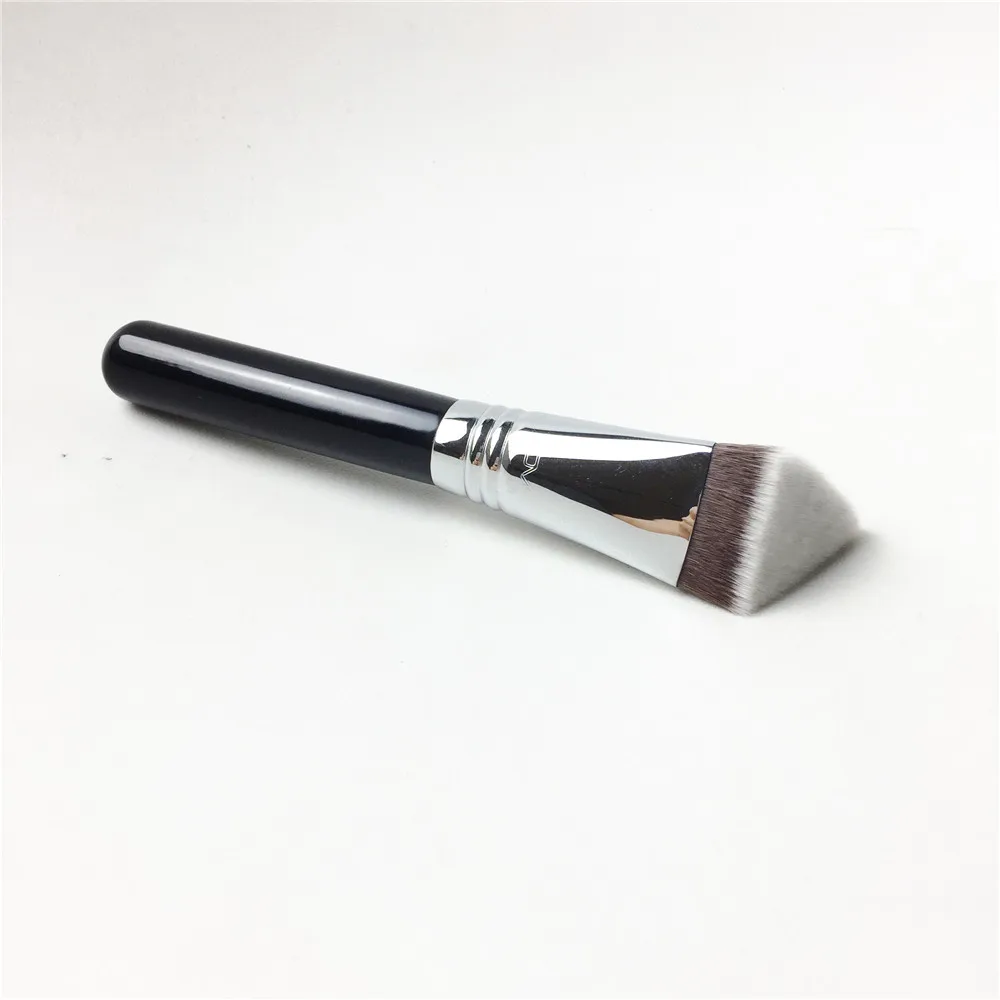 CVC EDGE KABUKI BRUSH _ 1