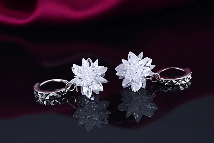 new 925 silver Flower Carved Earrings Woman Crystal from Austrian Simple Temperament Wild Anti-allergic