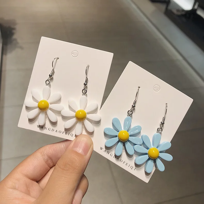 2018 Summer Lovely Cute Blue / White Acrylic Daisy Flower Small Drop Earrings for Women Girls Wedding Charm Jewelry Gift
