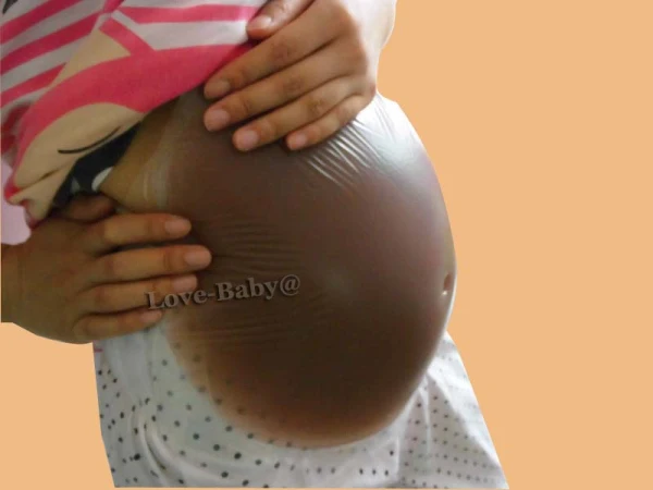 силиконовый живот беременной. беременность ударила живот. беременность ударила живот. растяжки беременных на животе. беременные женщины роды.