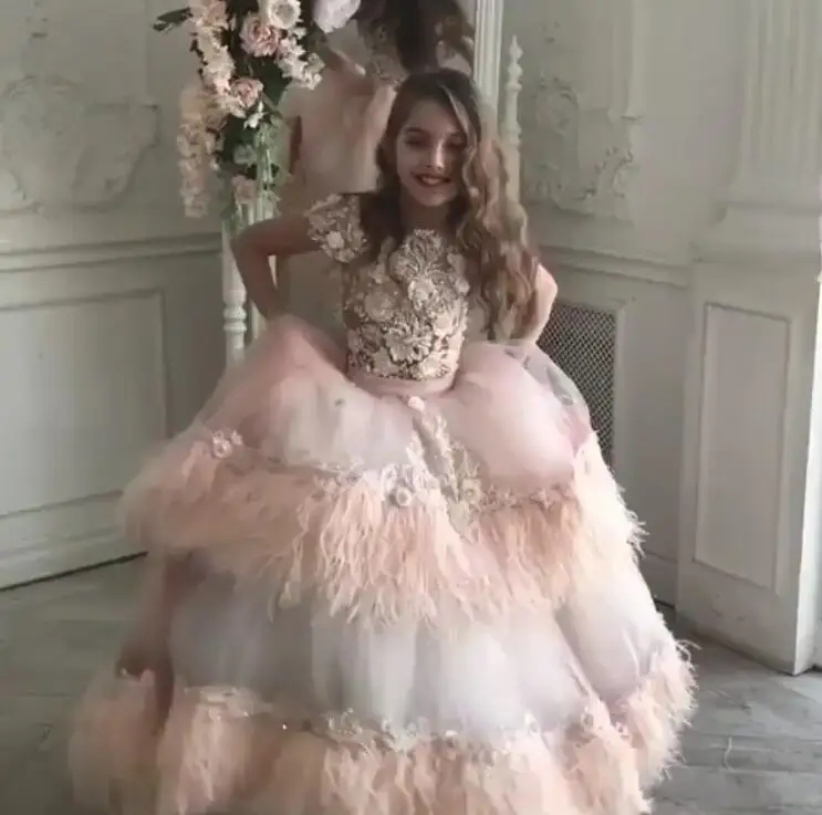 Высококачественное нарядное платье