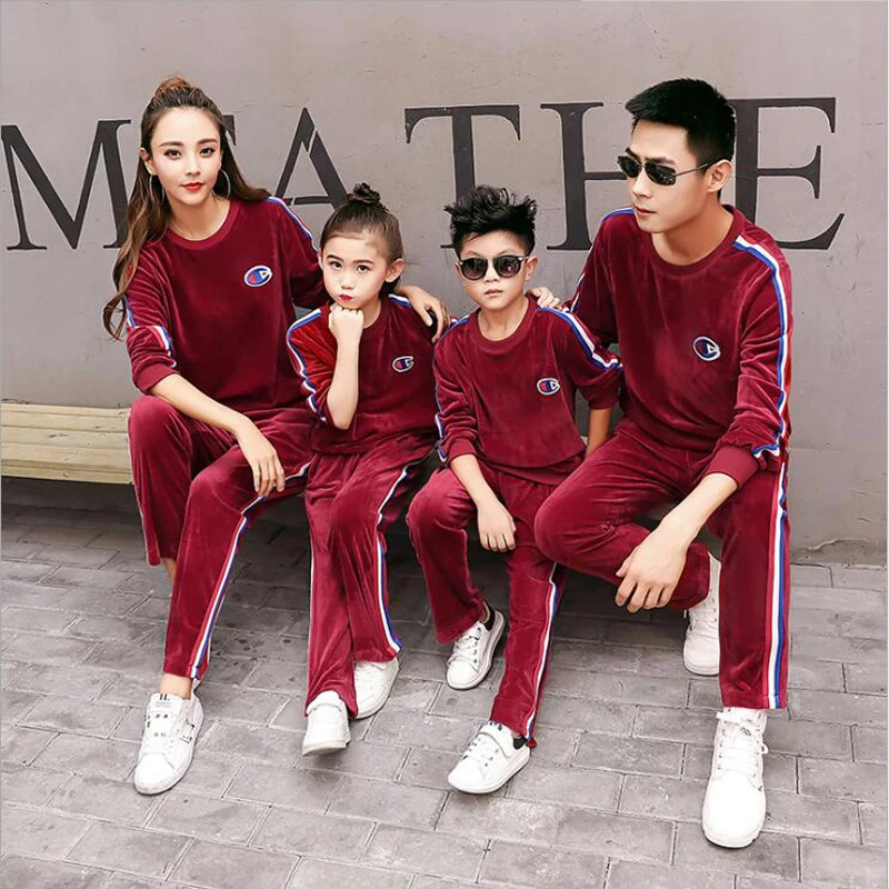 

2017 Matching Mother Daughter Clothes Sets Father Mother Daughter Son Outfit Ma e Filha Family Matching Sweater Pants Sets