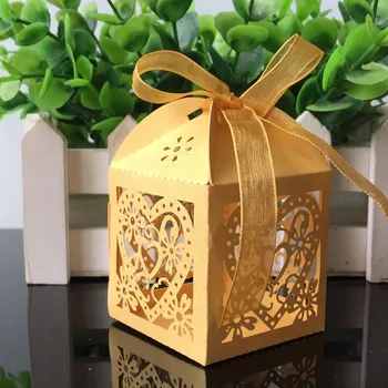 

30pcs Love Heart Laser Cut Hollow Carriage Favors Gift Boxs Dragee Candy Boxes with Ribbon Wedding Gift Bags Wrapping Supplies