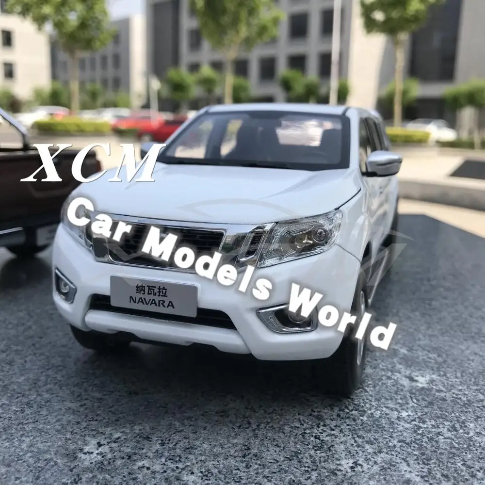 Литая модель автомобиля для пикапа Navara 1:18 (белый) + небольшой подарок!|car model|pickup