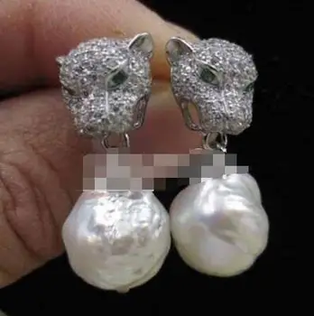 

baroque white 11-13mm FURROW Kasumi pearl earring leopard head button