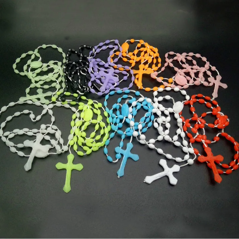

7pcs/pack Glow in Dark Plastic Rosary Beads Luminous Noctilucent Necklace Catholicism Religious Jewelry Color Randomly collares