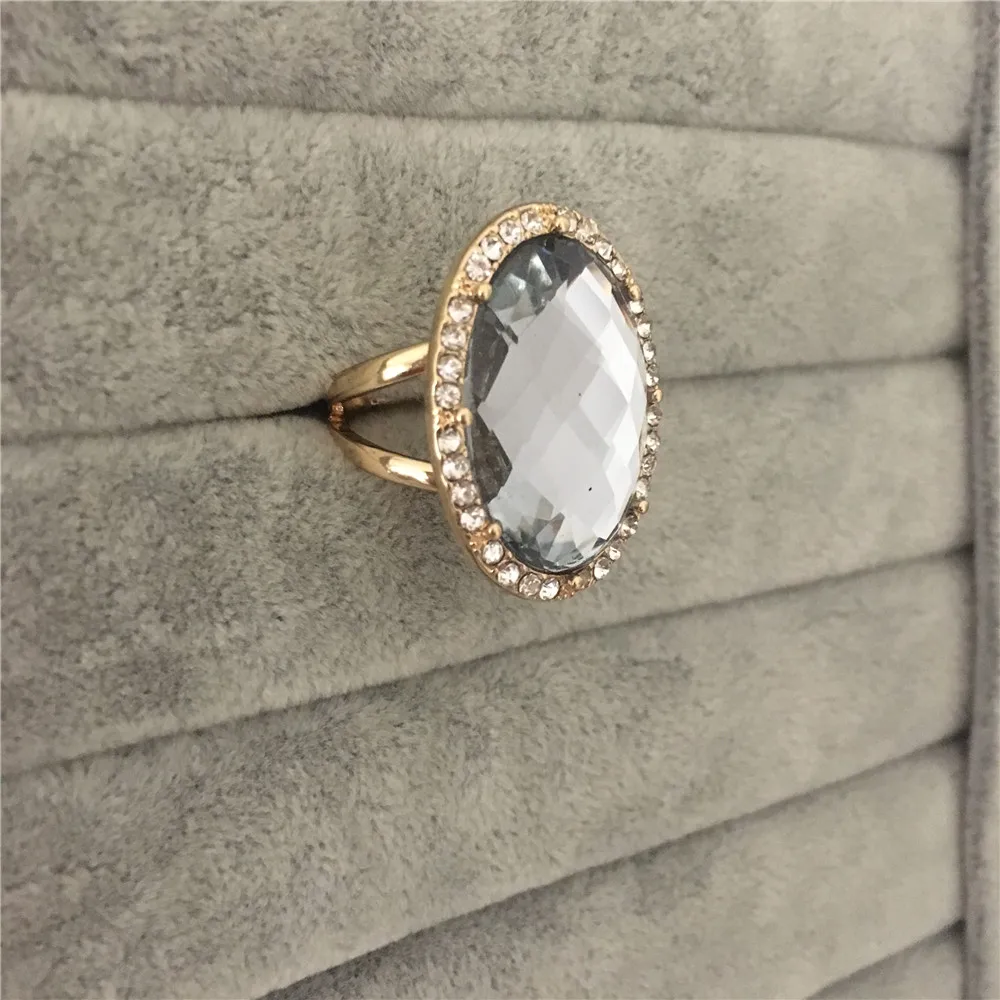 

CASUAL GOLD COLOR WITH CLEAR STONE PAVING BIG CUTTING STONE RING FOR WOMAN GIRL