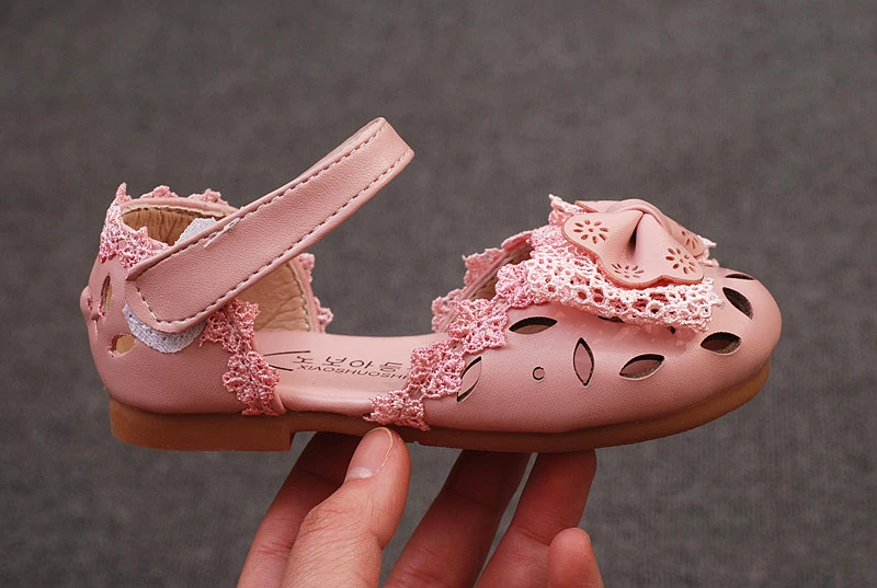Сандалии для девочек; кожаная обувь для маленьких девочек; забавные сандалии с вырезами; модная Милая обувь с бантом; дышащая танцевальная