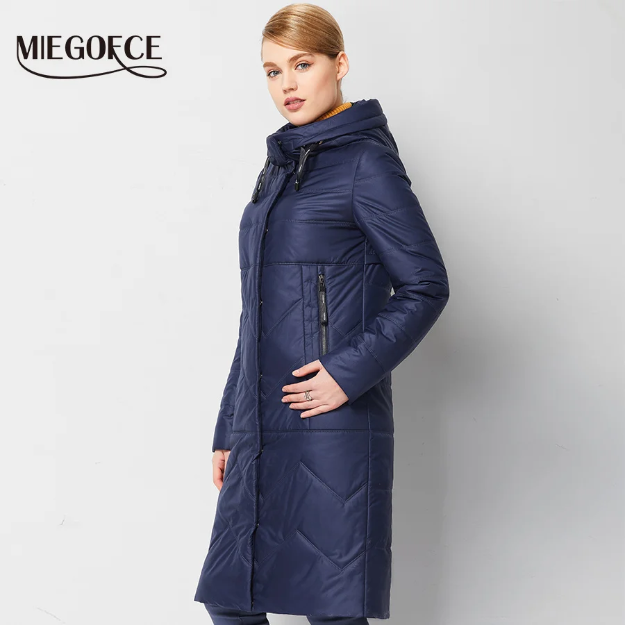 Демисезонные женские пальто и высококачественные теплое женское пальто с капюшоном ватные ветер защитные женские европейские теплые одежды парки женские 2017 новые дизайны miegofce