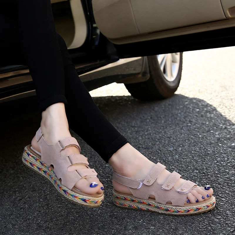 Модная обувь на липучках, Для женщин обувь из флока; обувь на шпильках с кисточками; удобная обувь на низком каблуке женские Босоножки с открытым носком; женские сандалии с изображением свинки с кожаной стелькой 34-43