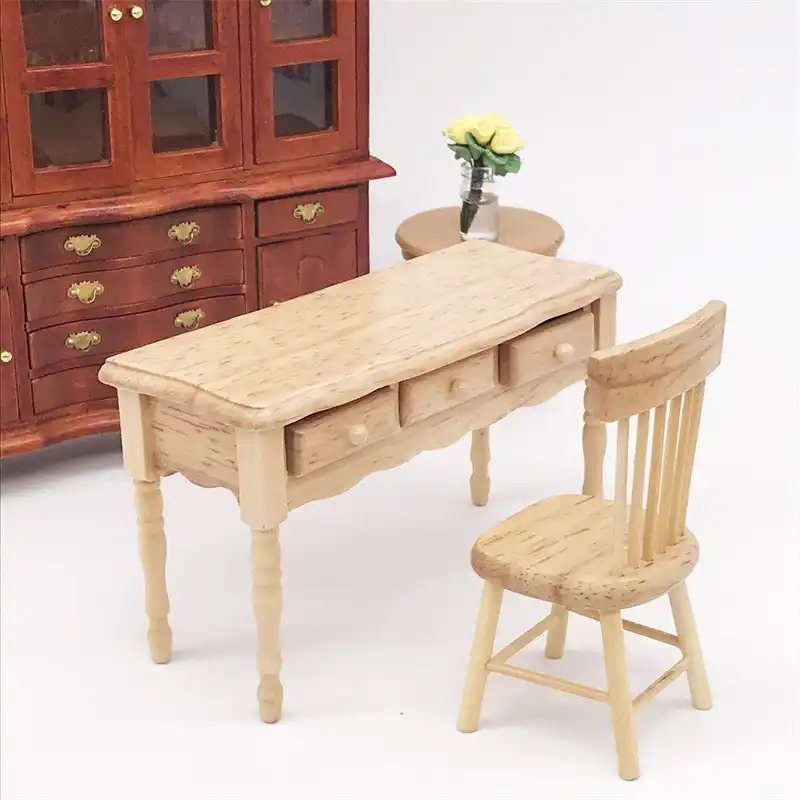sillitas de madera para muñecas
