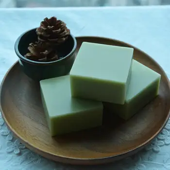 

BellyLady Handmade Soap - Green Tea Essential Oils Soap - Oil Control, Whitening, Moisturizing - 100g