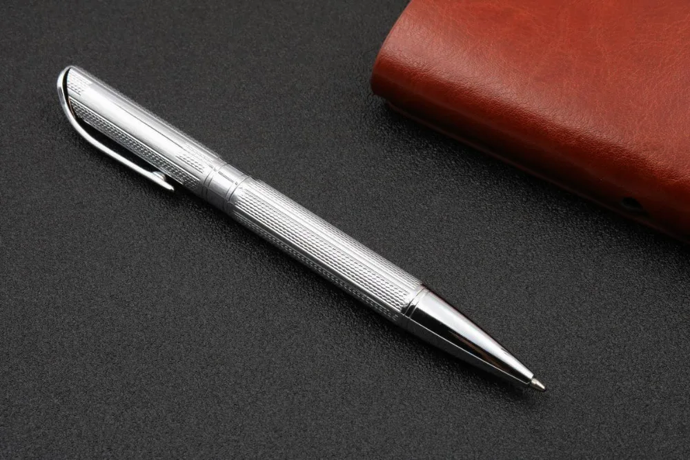 Металлическая шариковая ручка в полоску с серебряным волнистым узором