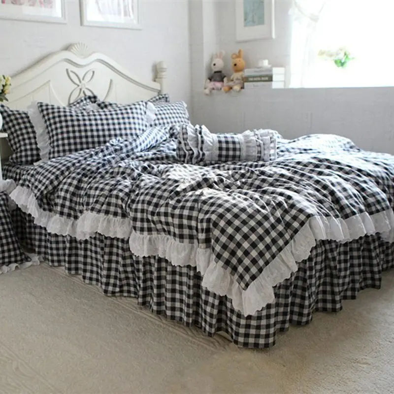 

Top Handsome Plaid Bedding Set Luxury Ruffle Lace Duvet Cover Wrinkle Bedspread Bed Sheet Christmas Bedding 100% Cotton Bedskirt