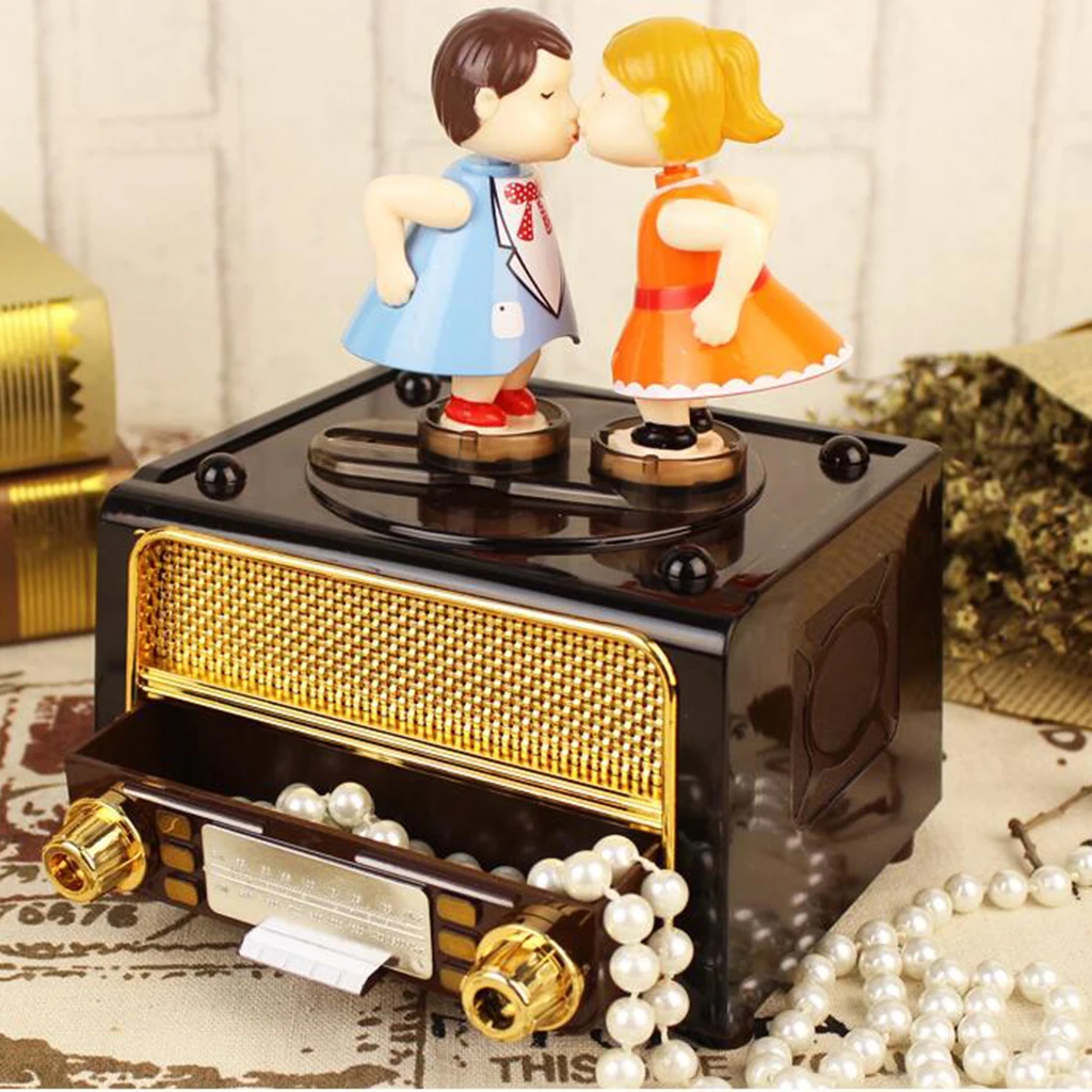 Romantic Couple Retro Radio Model Mechanical Music Box Gift Choosing, 13x12x16cm/5.12x 4.72 x 6.30inch