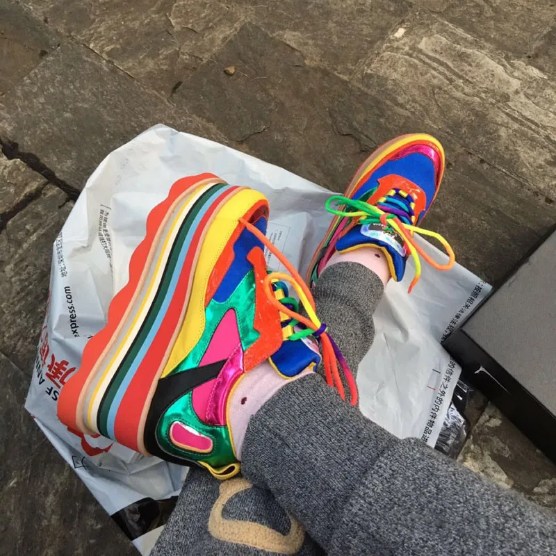 Knsvvli/Новинка года; разноцветная обувь на платформе; женская обувь из натуральной кожи с сетчатым верхом, визуально увеличивающая рост; повседневные женские кроссовки цвета радуги