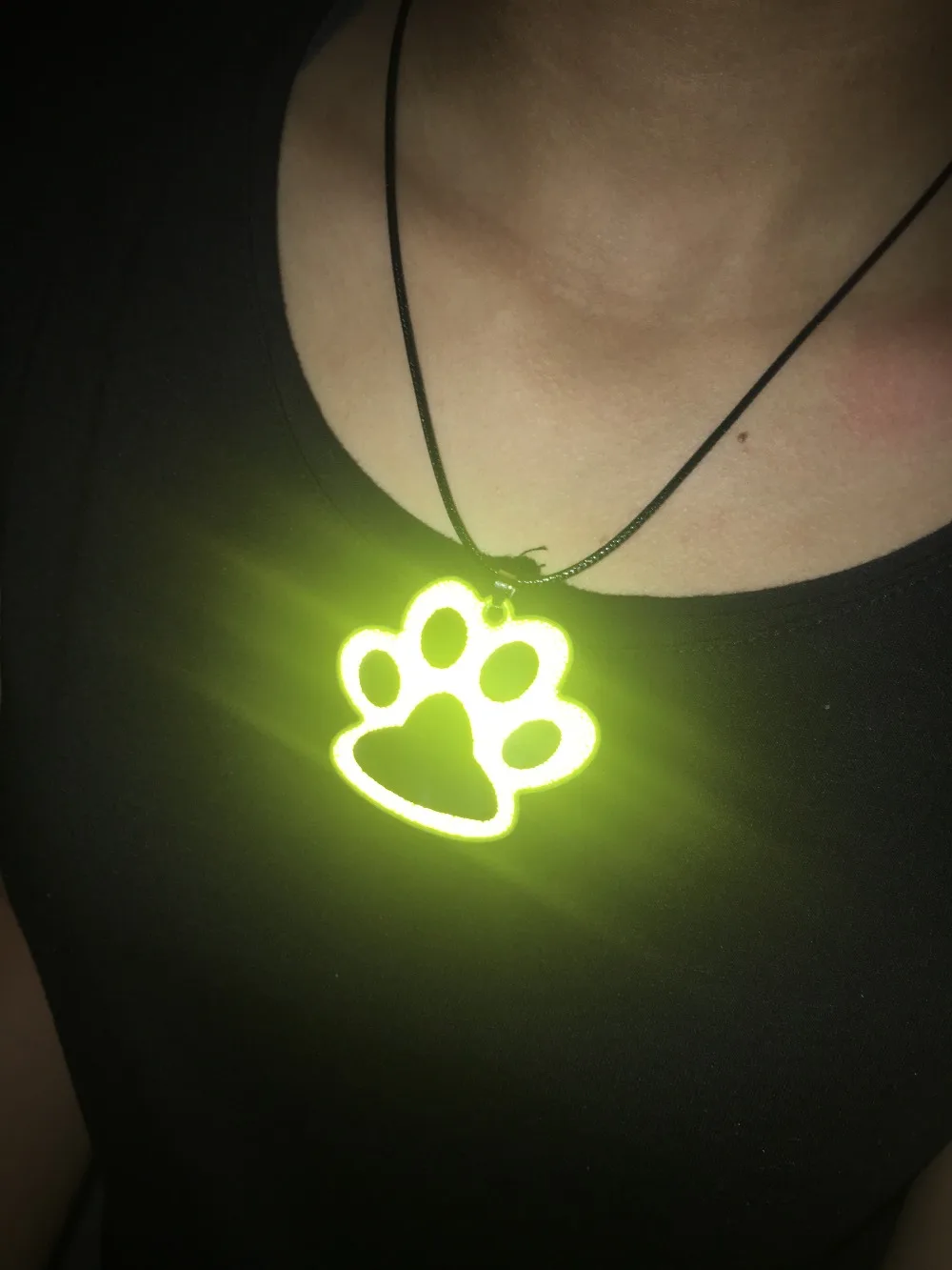 Собачьи следы, ваш мир я пришел светоотражающий кулон ожерелье аксессуары улучшает ночную видимость. Безопасное использование