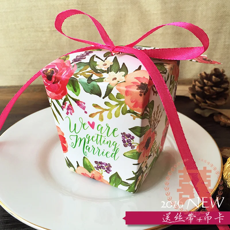 

30 Pcs Creative Beautiful getting married Floral Flower Printed Trapezoid Wedding Favor Paper Candy Boxes Gift Box wholesale