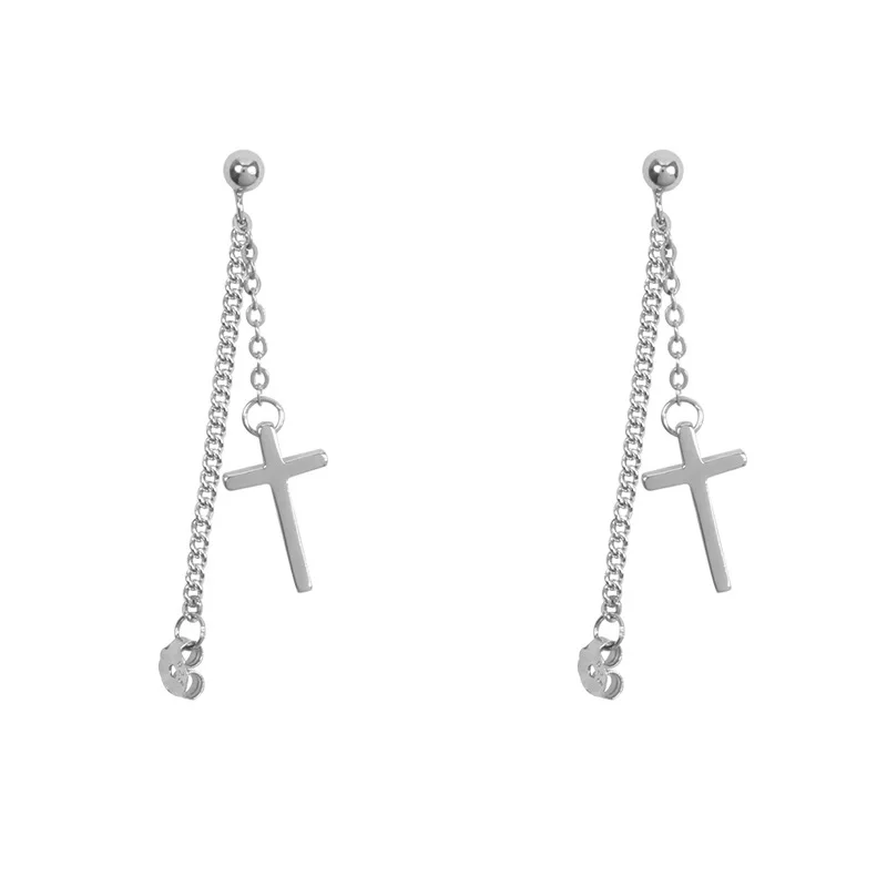кафф крест на цепочке. серьги-крестики. проколотые уши с цепочкой. серьги кресты с цепями. S925 серьги с крестом золото.