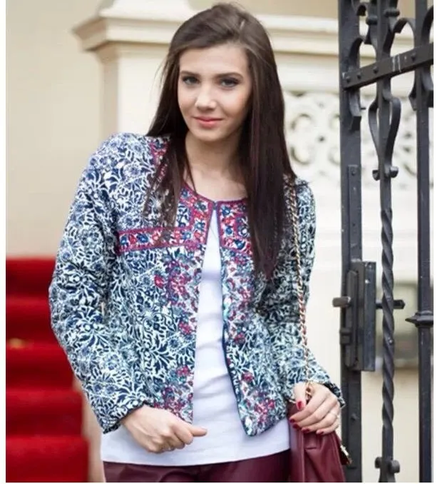 Модная новинка, Европейская зимняя женская хлопковая приталенная куртка синего и белого цвета с цветочным принтом, Женское пальто с вышивкой, тонкая верхняя одежда, блейзер