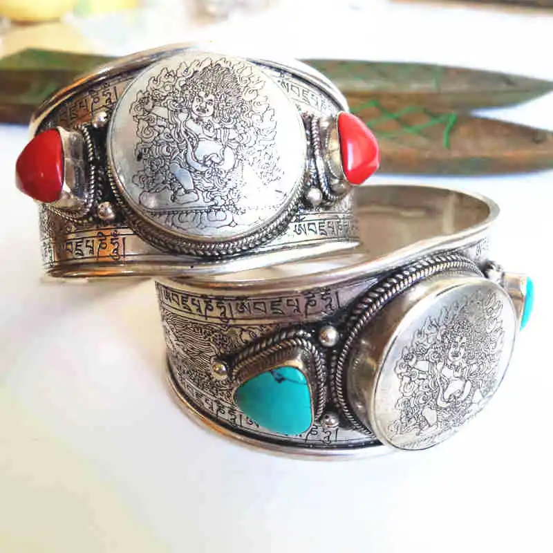 

BB-058 Tibetan White Metal Copper Antiqued Vajrapani Amulet open cuff Bangle Tibet Mantras Stone Bangle