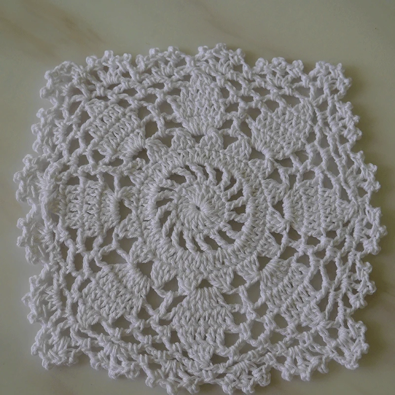 

Handmade hook flowers cotton lace / hollow round decorative mat coasters / White pads Many Uses / diameter 16-18CM
