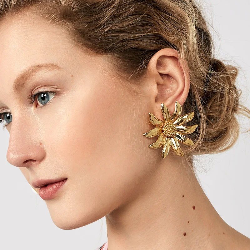 

GEREIT 2018 Vintage Gold Metal Sunflower Stud Earrings For Women Fashion Big Floral Statement Earrings Party Statement Jewelry