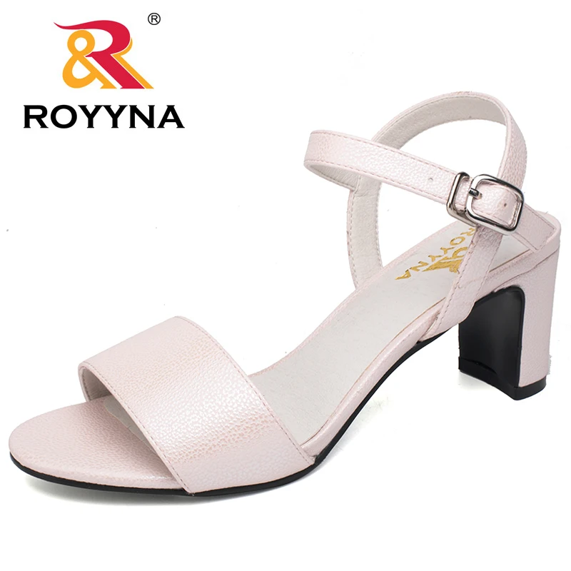 comprar ROYYNA Novo Estilo de Moda Sandálias Das Mulheres Fivela sapatos de Salto Alto Chinelos de Verão Sapatos de Caminhada Ao Ar Livre Confortável Rápido Frete Grátis