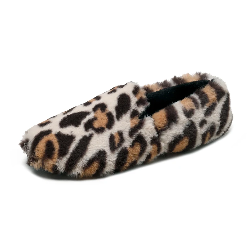 

2018 winter new round head single shoes suede leopard wave point flat shoes shallow mouth plus velvet comfort loafers.
