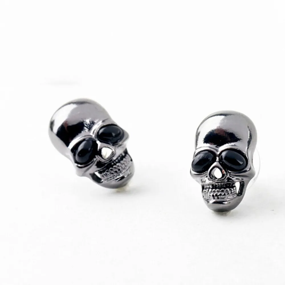 сережки с черепом. серьга мужская гвоздик серебро череп пират. серьга череп мужская. сережки с черепами женские. серьги рахманов черепа серебро гвоздики.