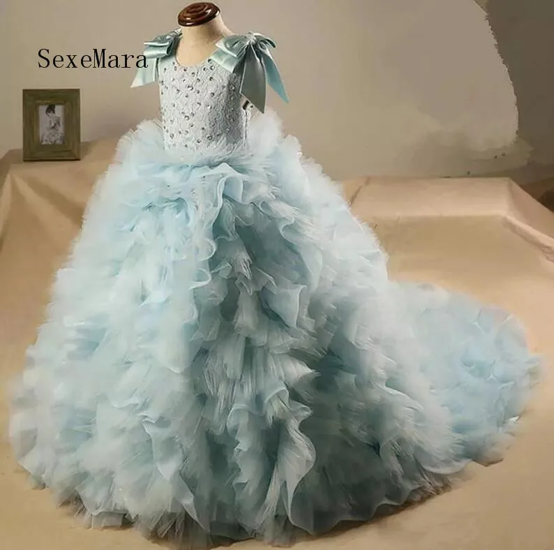 

Stunning Ruffled Flower Girls Dresses For Weddings Jewel Neck Ball Gown Kids Pageant Dress Sweep Train Communion Gown