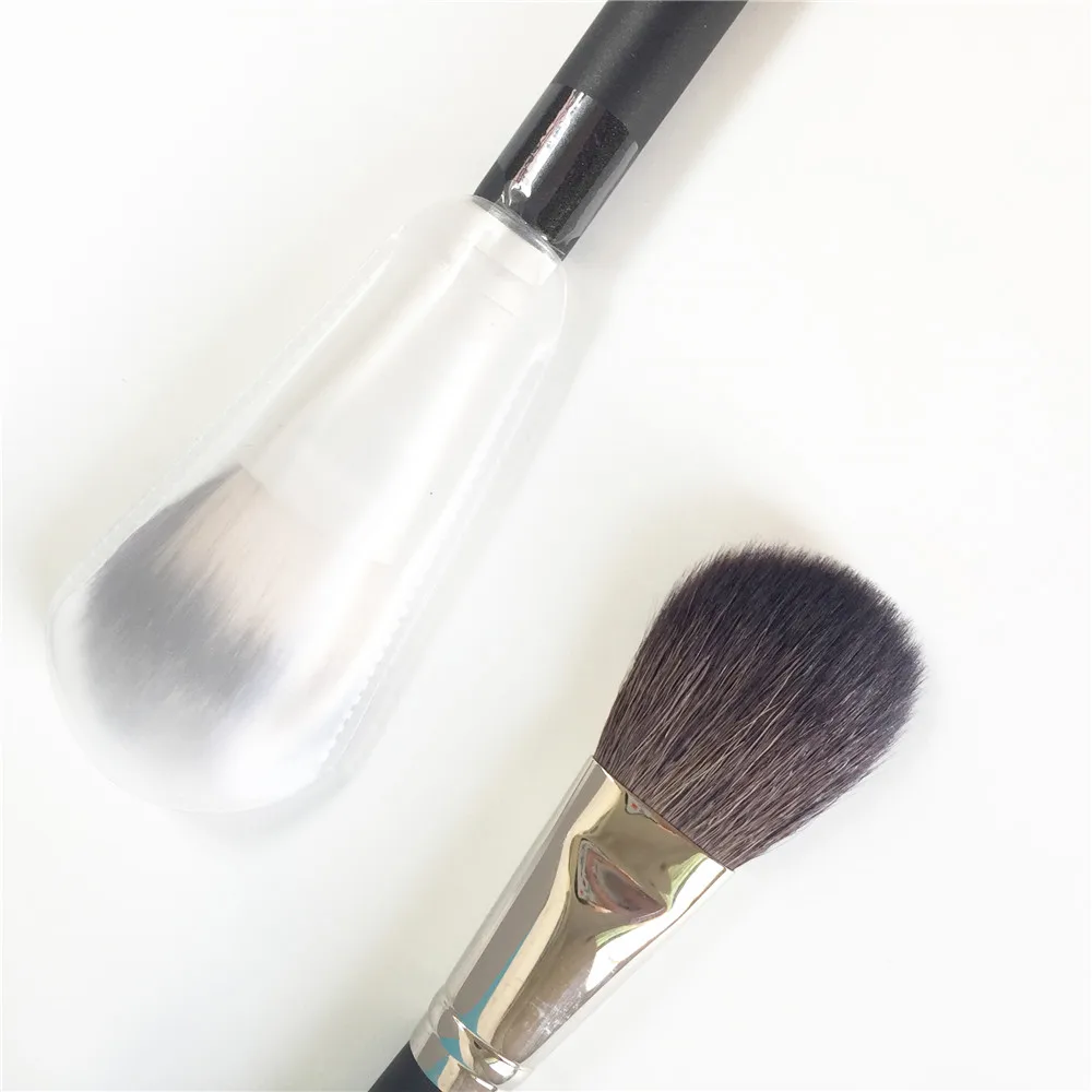 MAC 127 Split Fibre Face Brush _ 2