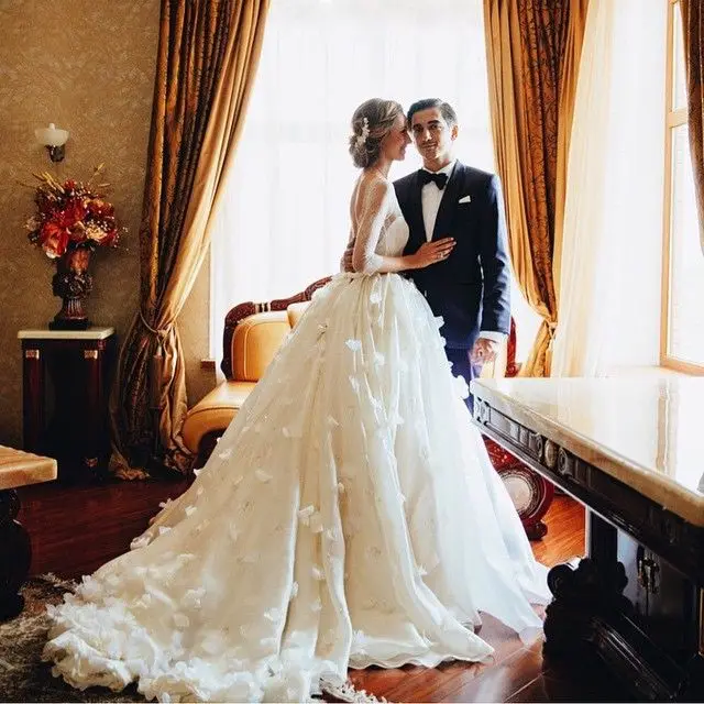 2017-Elegant-Slim-Handmade-Flowers-Wedding-Dress-Backless-Long-Sleeve-Bride-Gown-Romantic-Lace-Ball-Gown