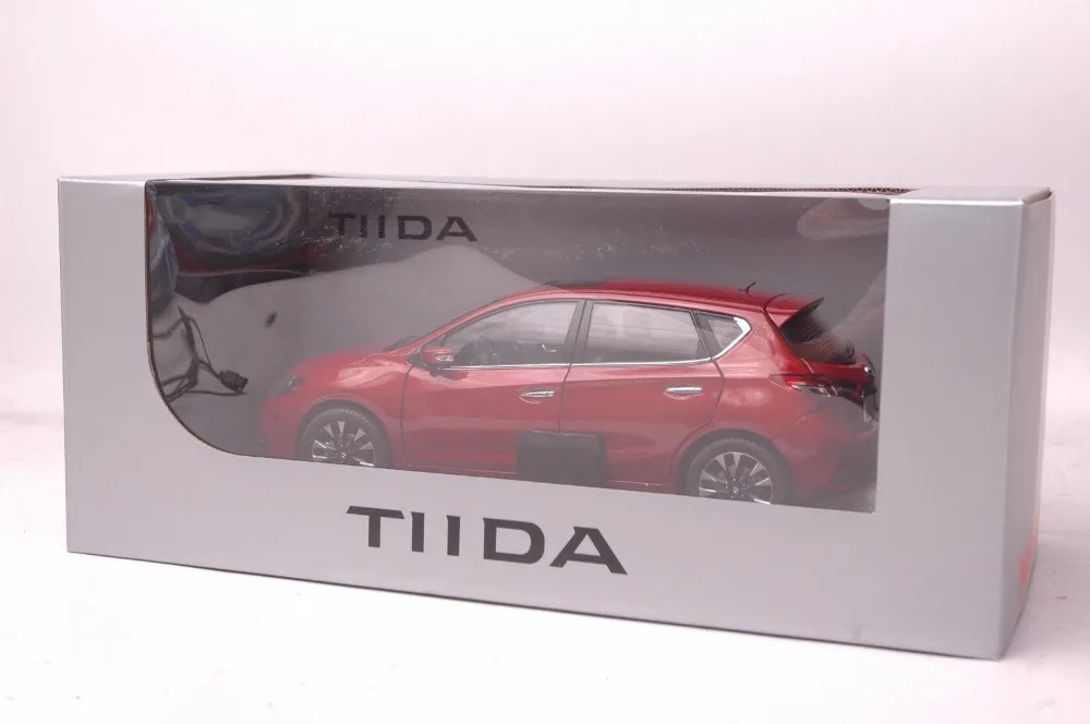 1:18 литья под давлением модель для Nissan Tiida Versa 2016 Красный хэтчбек сплава игрушечный автомобиль миниатюрный коллекция подарок Pulsar