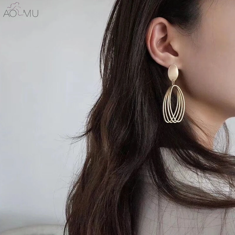 

AOMU New Design Simple Matte Metal Gold Geometric Multi-layer Twisted Irregular Oval Circle Big Stud Earrings for Women Girl