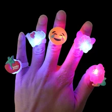 5 шт./компл. светящиеся кольца новые детские игрушки флэш-подарки Светодиодный лампочки с изображением героев мультфильмов светится в темноте игрушки для детей дети играть ночью