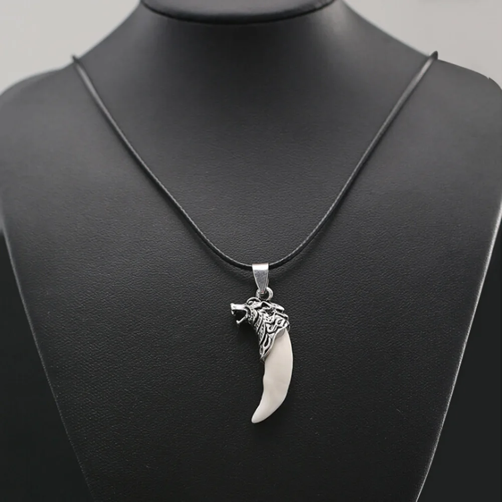 

New Punk Fashion Brave Men Wolf Tooth Spike Pendant Necklace Women Men Jewelry Fang Tooth Amulet Pendant Necklace